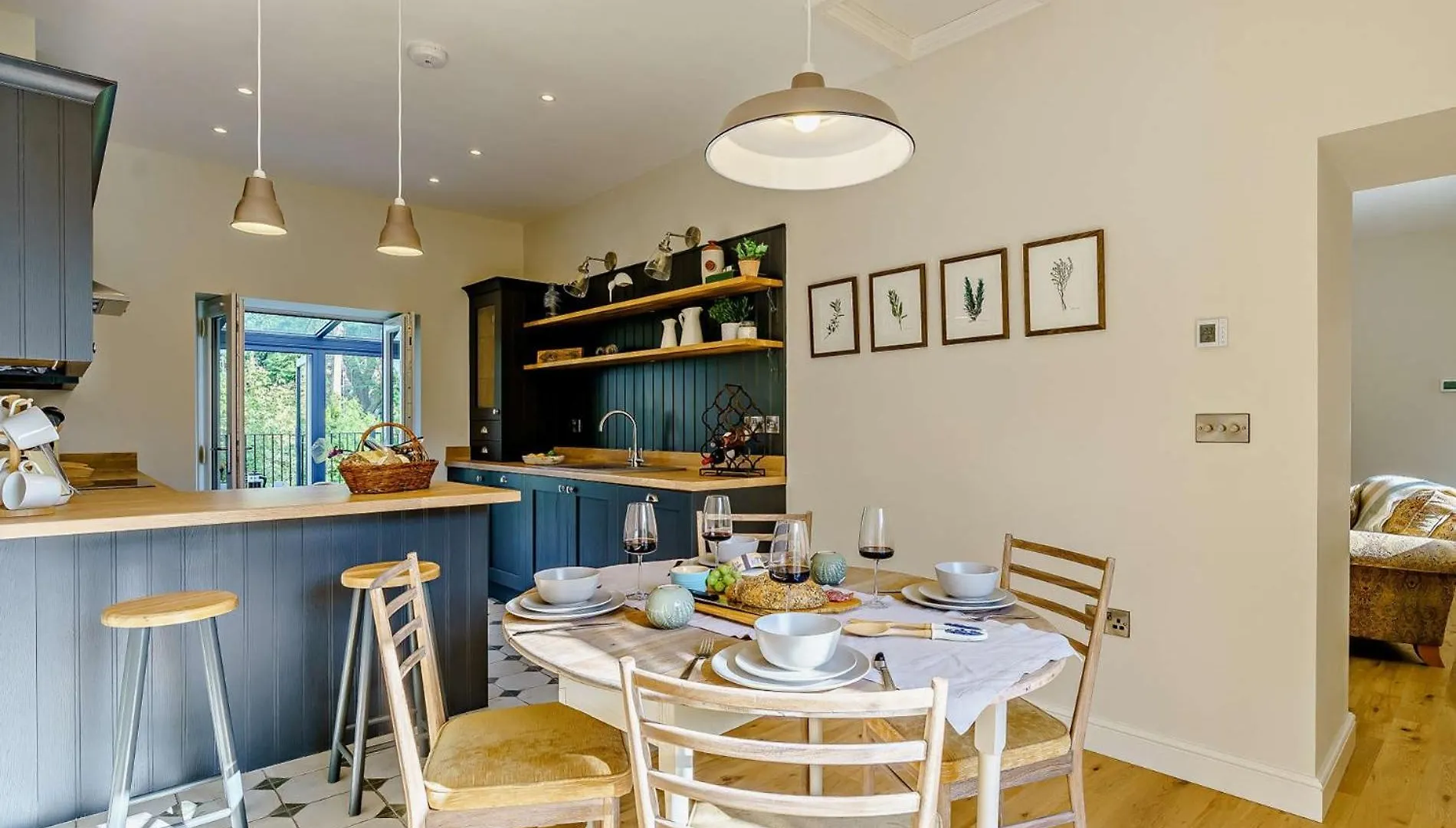 2 Bed In Richmond 83085 Villa Barton