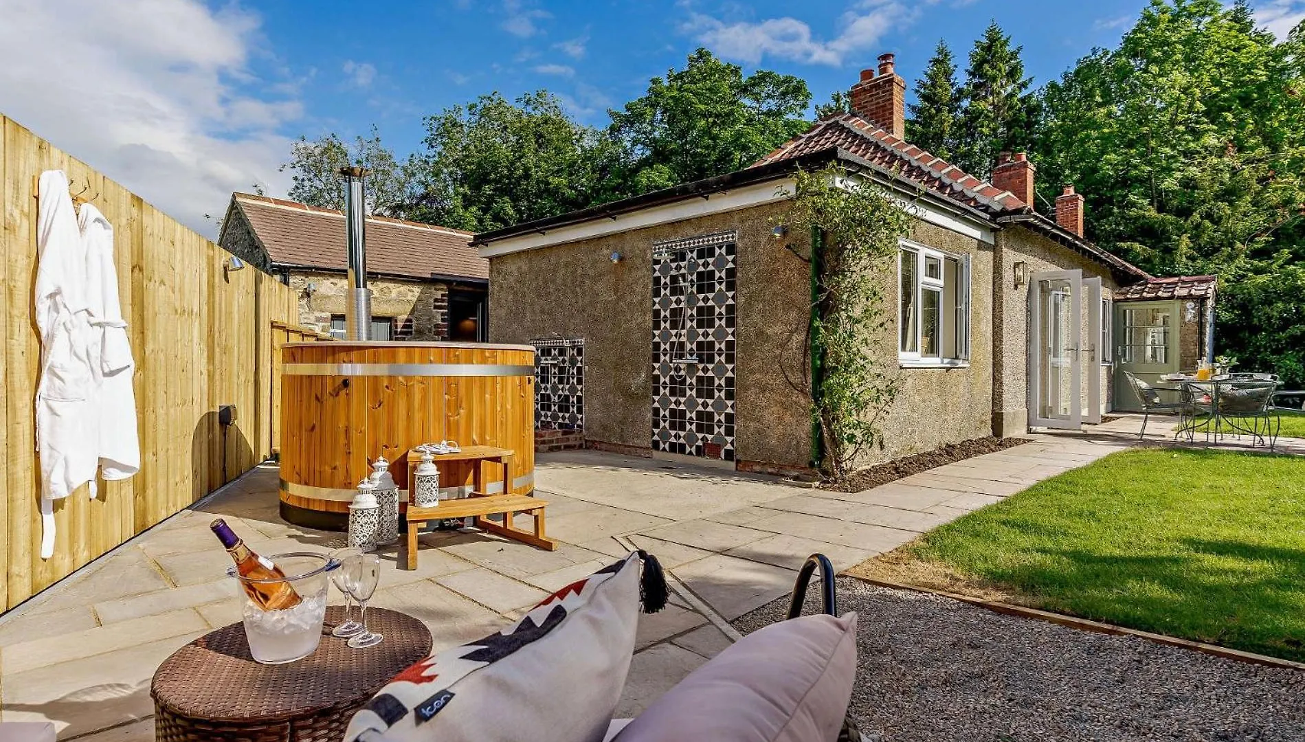 2 Bed In Richmond 83085 Villa Barton